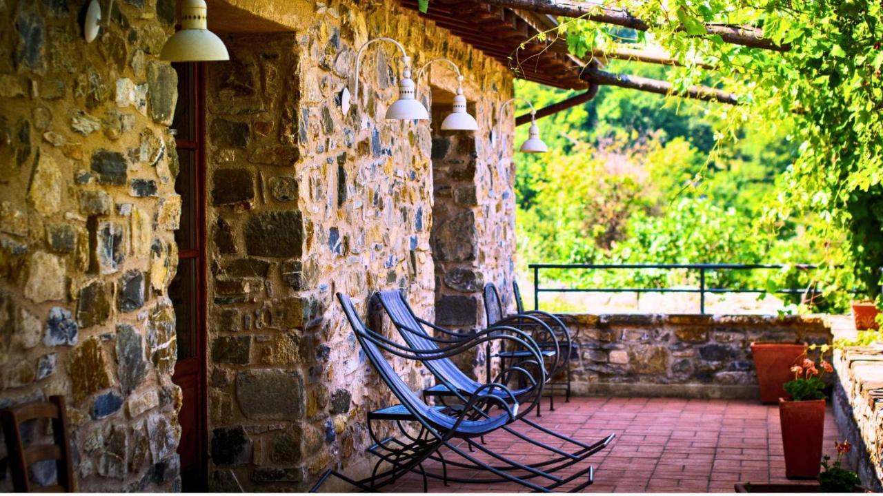 Agriturismo Podere Conti Filattiera Exterior foto