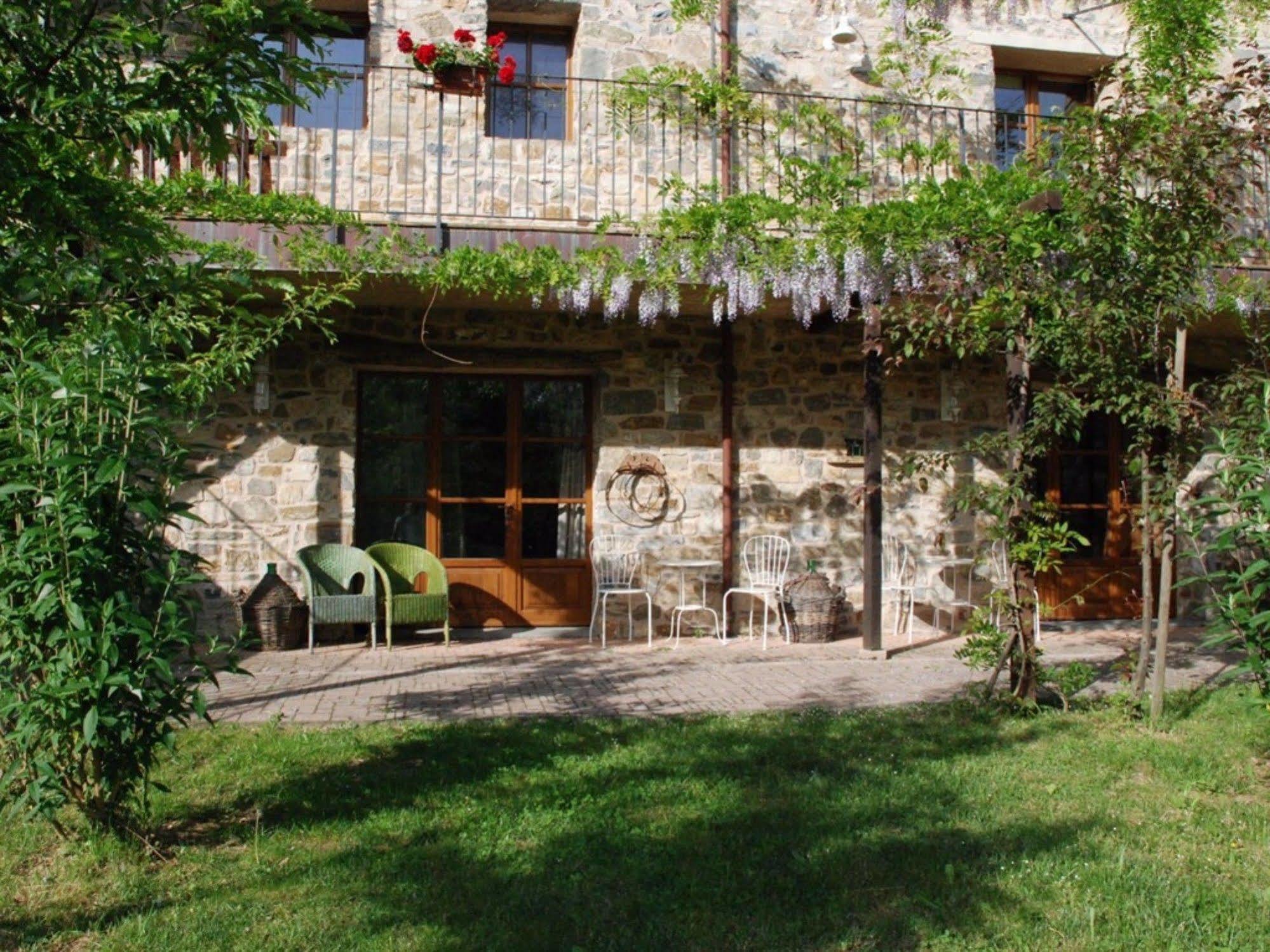 Agriturismo Podere Conti Filattiera Exterior foto