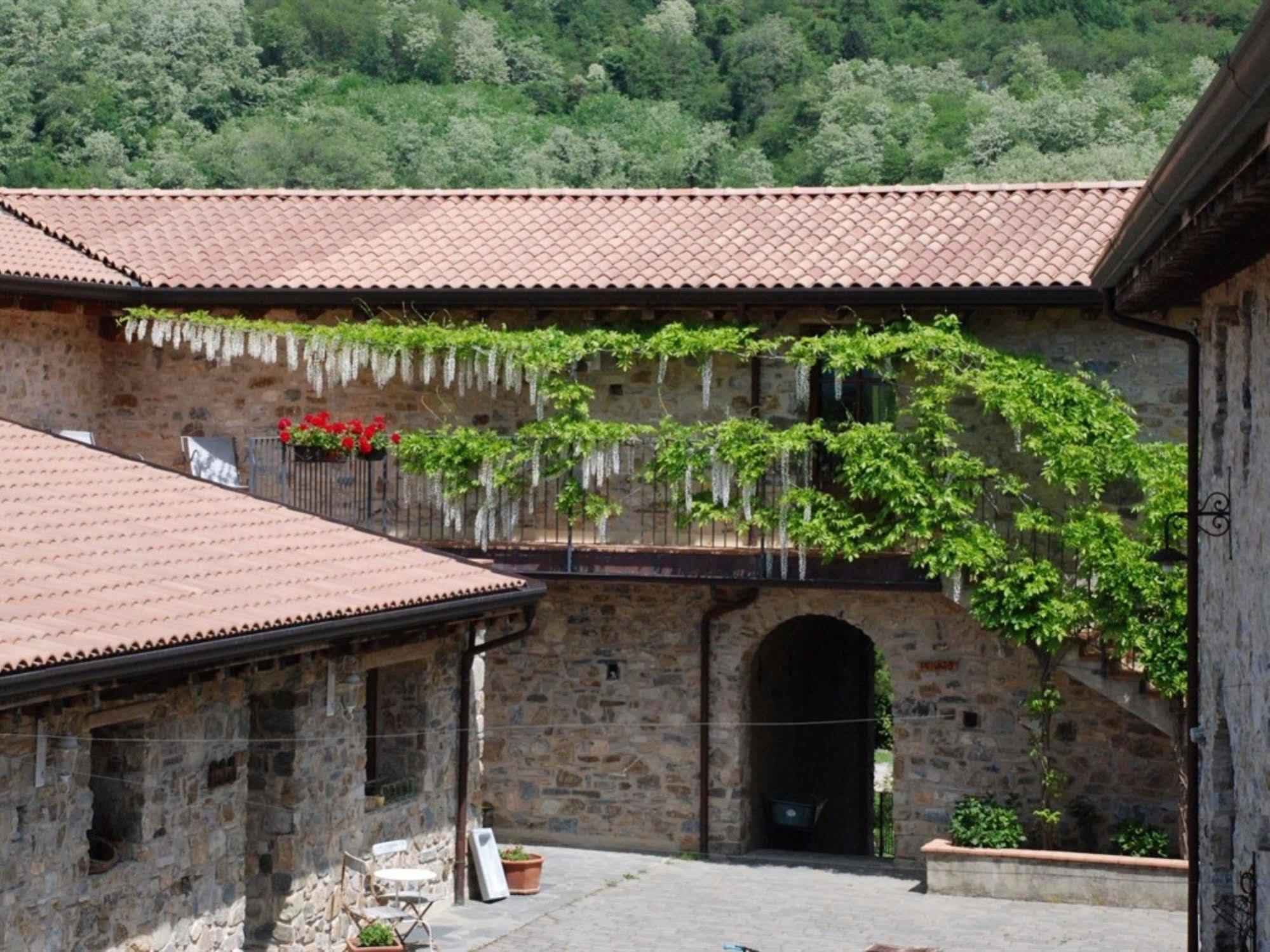 Agriturismo Podere Conti Filattiera Exterior foto